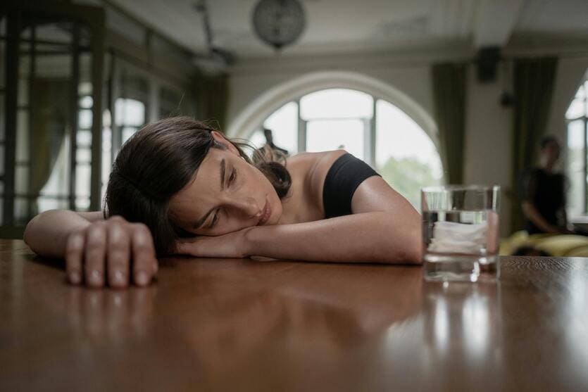 Mujer triste por una pérdida